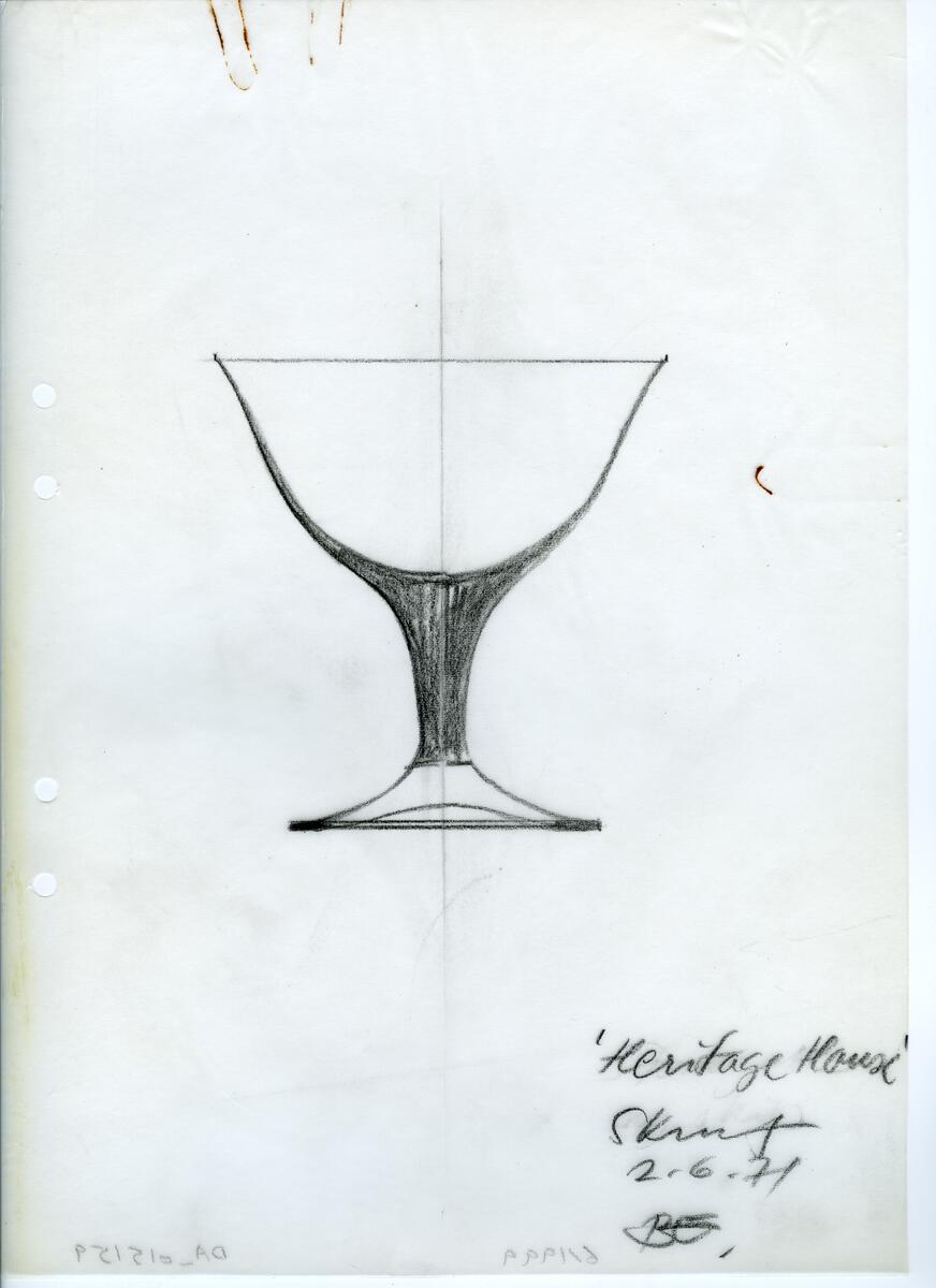 Materialet innehåller skisser till vaser, kannor, servisglas, snäckor, ishinkar, gravyrer m.m. . Det ingår även handlingar och korrespondens angående produkter och utbyte av ideér med olika uppdragsgivare och företag.