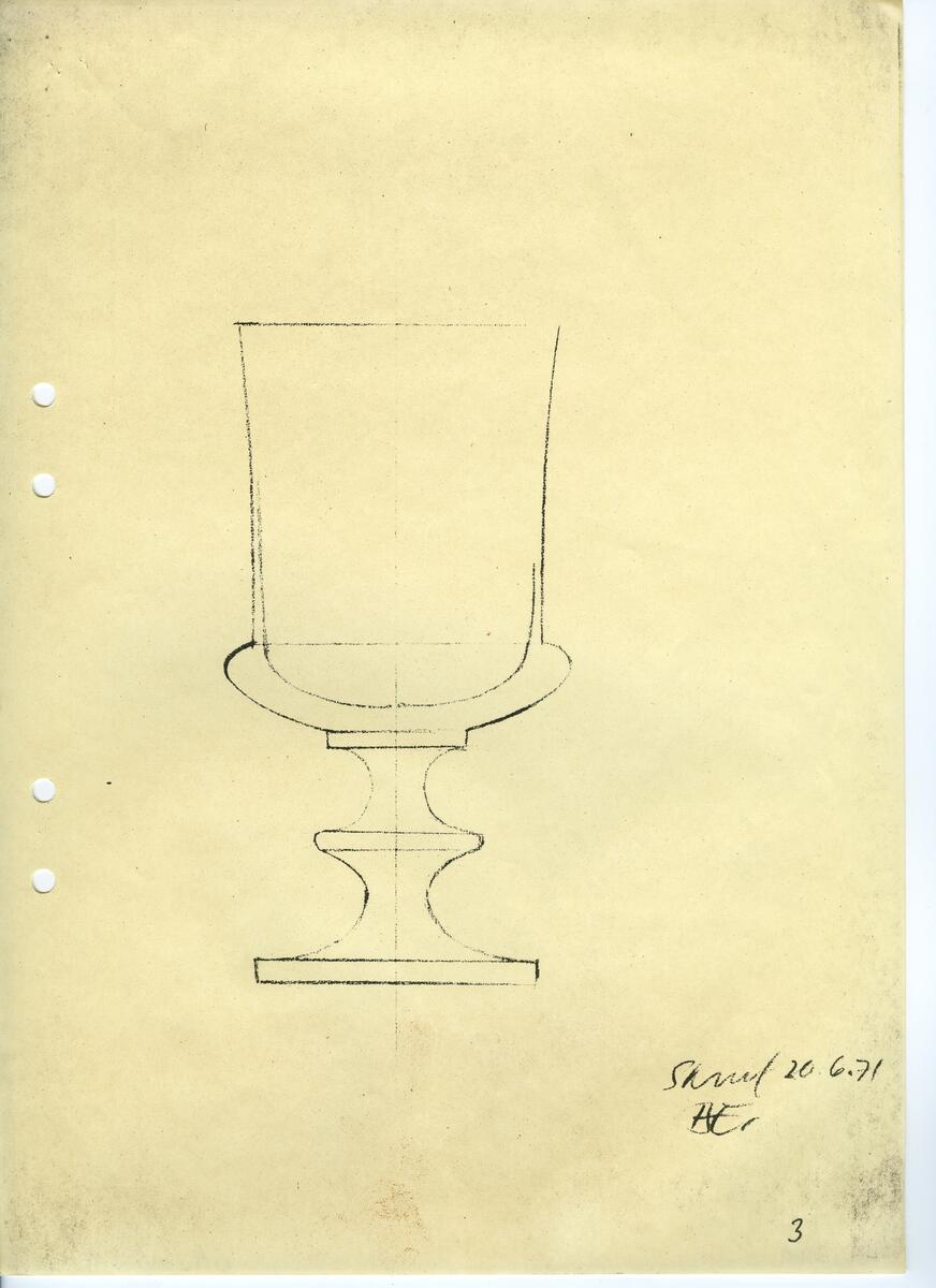 Materialet innehåller skisser till vaser, kannor, servisglas, snäckor, ishinkar, gravyrer m.m. . Det ingår även handlingar och korrespondens angående produkter och utbyte av ideér med olika uppdragsgivare och företag.