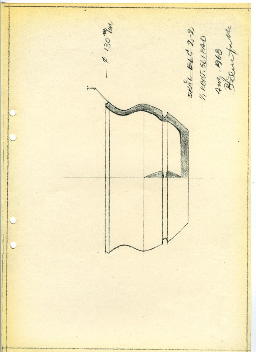 Materialet innehåller skisser till glasserviser, cigarett-tändare, skålar m.m.