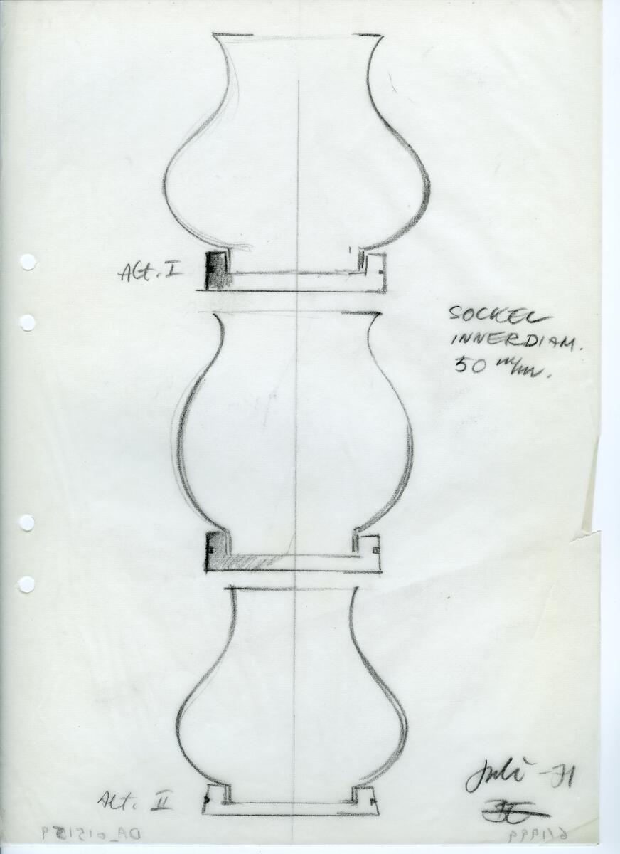 Materialet innehåller skisser till vaser, kannor, servisglas, snäckor, ishinkar, gravyrer m.m. . Det ingår även handlingar och korrespondens angående produkter och utbyte av ideér med olika uppdragsgivare och företag.