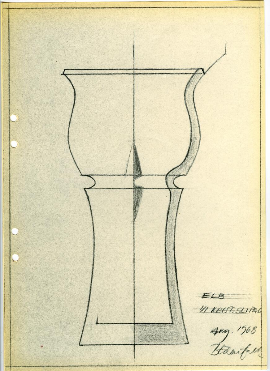 Materialet innehåller skisser till glasserviser, cigarett-tändare, skålar m.m.