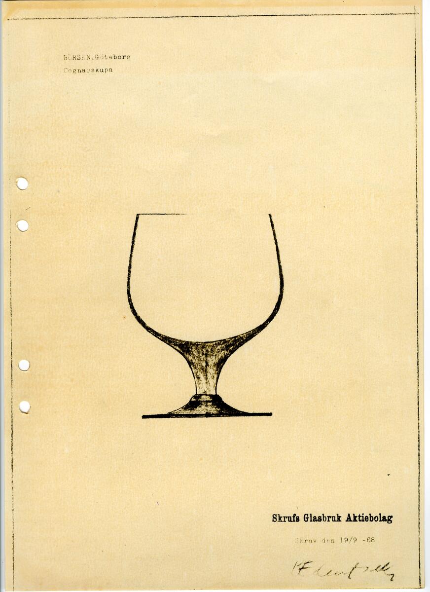 Materialet innehåller skisser till glasserviser, cigarett-tändare, skålar m.m.