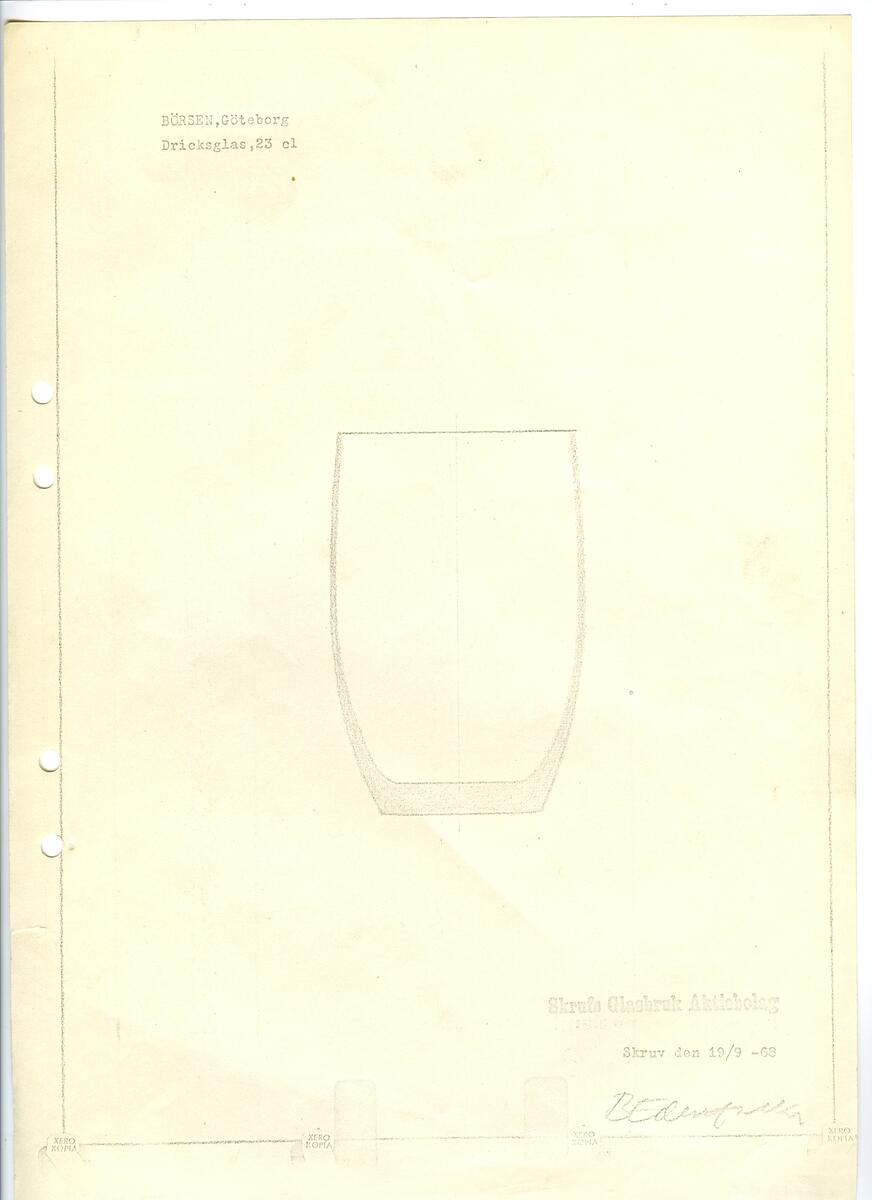 Materialet innehåller skisser till glasserviser, cigarett-tändare, skålar m.m.