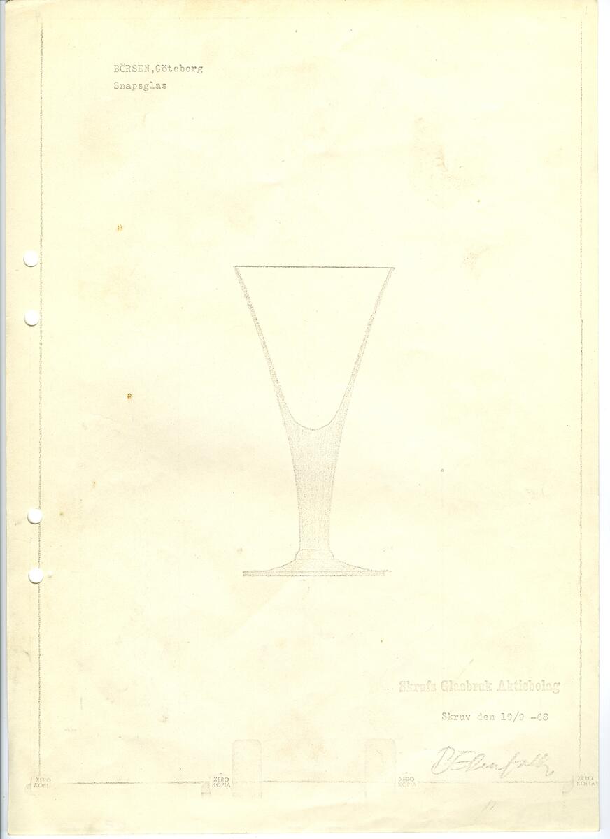 Materialet innehåller skisser till glasserviser, cigarett-tändare, skålar m.m.