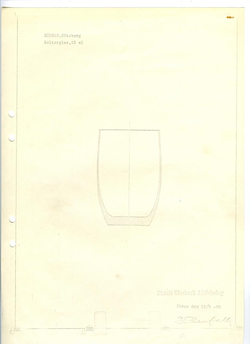 Materialet innehåller skisser till glasserviser, cigarett-tändare, skålar m.m.