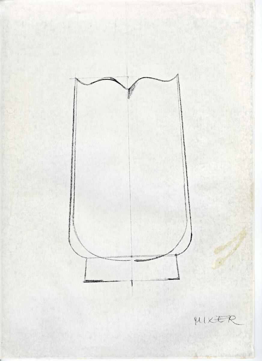 Materialet innehåller skisser till vaser, kannor, servisglas, snäckor, ishinkar, gravyrer m.m. . Det ingår även handlingar och korrespondens angående produkter och utbyte av ideér med olika uppdragsgivare och företag.