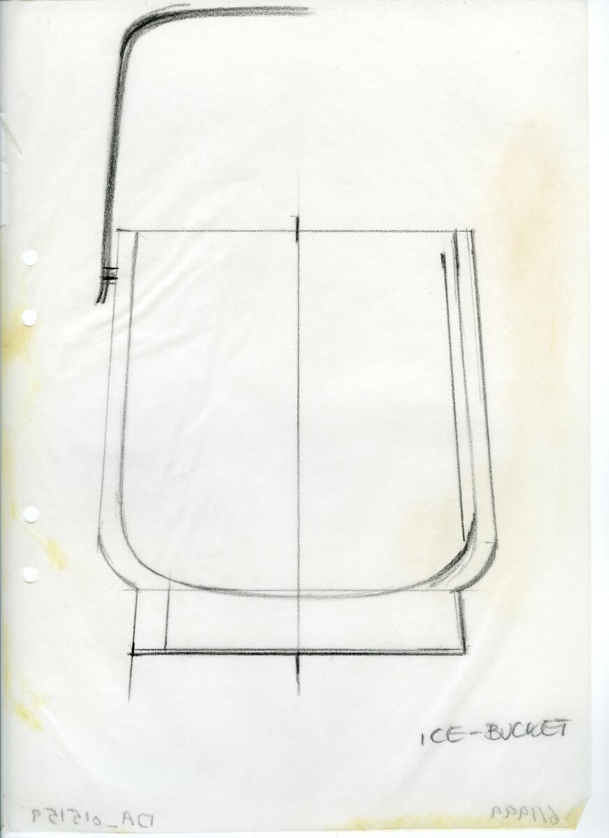 Materialet innehåller skisser till vaser, kannor, servisglas, snäckor, ishinkar, gravyrer m.m. . Det ingår även handlingar och korrespondens angående produkter och utbyte av ideér med olika uppdragsgivare och företag.