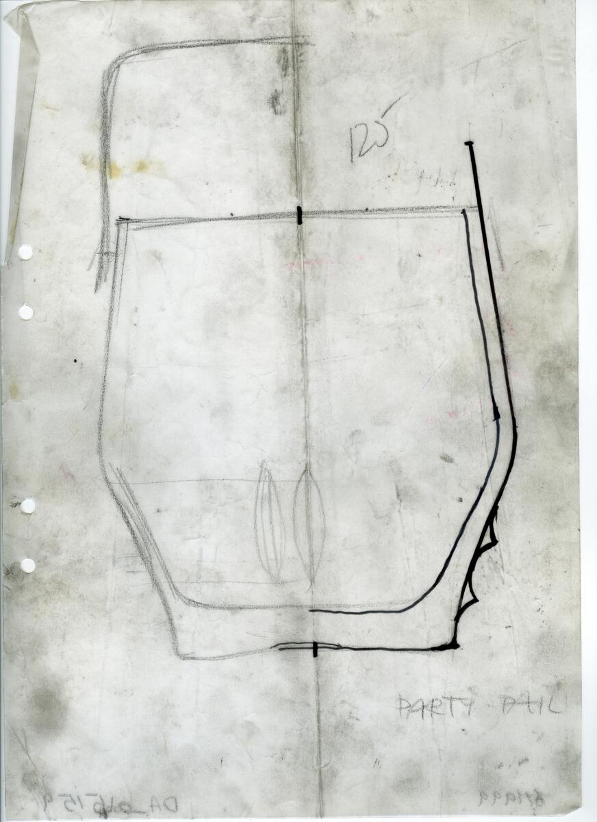 Materialet innehåller skisser till vaser, kannor, servisglas, snäckor, ishinkar, gravyrer m.m. . Det ingår även handlingar och korrespondens angående produkter och utbyte av ideér med olika uppdragsgivare och företag.