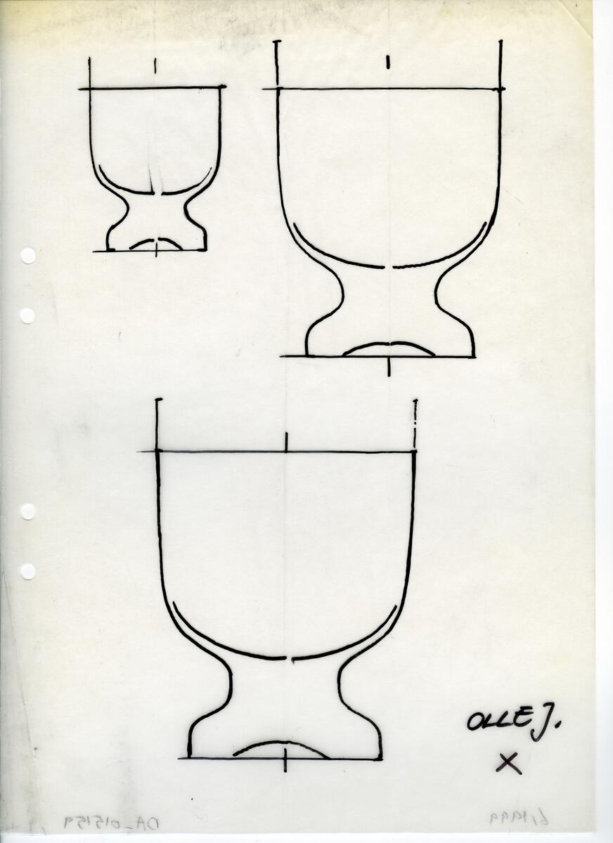 Materialet innehåller skisser till vaser, kannor, servisglas, snäckor, ishinkar, gravyrer m.m. . Det ingår även handlingar och korrespondens angående produkter och utbyte av ideér med olika uppdragsgivare och företag.