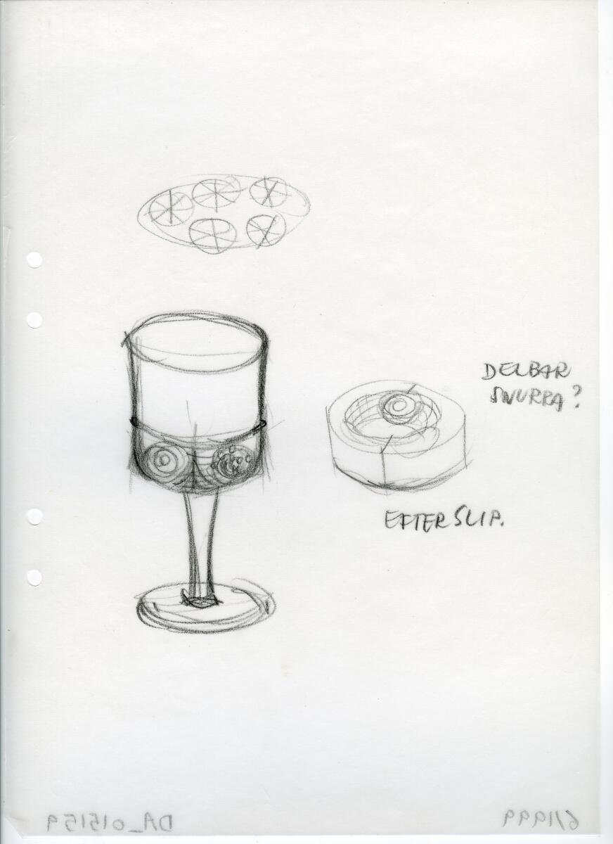Materialet innehåller skisser till vaser, kannor, servisglas, snäckor, ishinkar, gravyrer m.m. . Det ingår även handlingar och korrespondens angående produkter och utbyte av ideér med olika uppdragsgivare och företag.