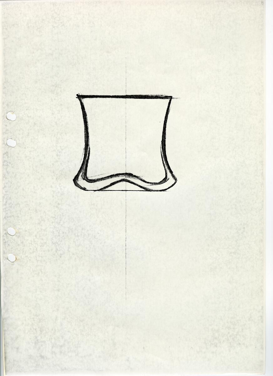 Materialet innehåller skisser till vaser, kannor, servisglas, snäckor, ishinkar, gravyrer m.m. . Det ingår även handlingar och korrespondens angående produkter och utbyte av ideér med olika uppdragsgivare och företag.