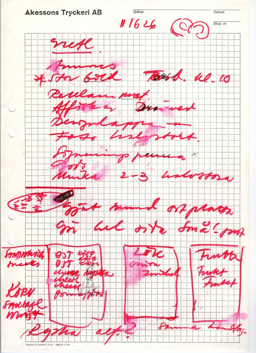 Materialet innehåller skisser till vaser, kannor, servisglas, snäckor, ishinkar, gravyrer m.m. . Det ingår även handlingar och korrespondens angående produkter och utbyte av ideér med olika uppdragsgivare och företag.