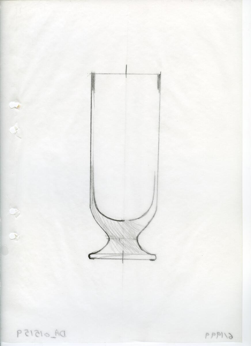 Materialet innehåller skisser till vaser, kannor, servisglas, snäckor, ishinkar, gravyrer m.m. . Det ingår även handlingar och korrespondens angående produkter och utbyte av ideér med olika uppdragsgivare och företag.