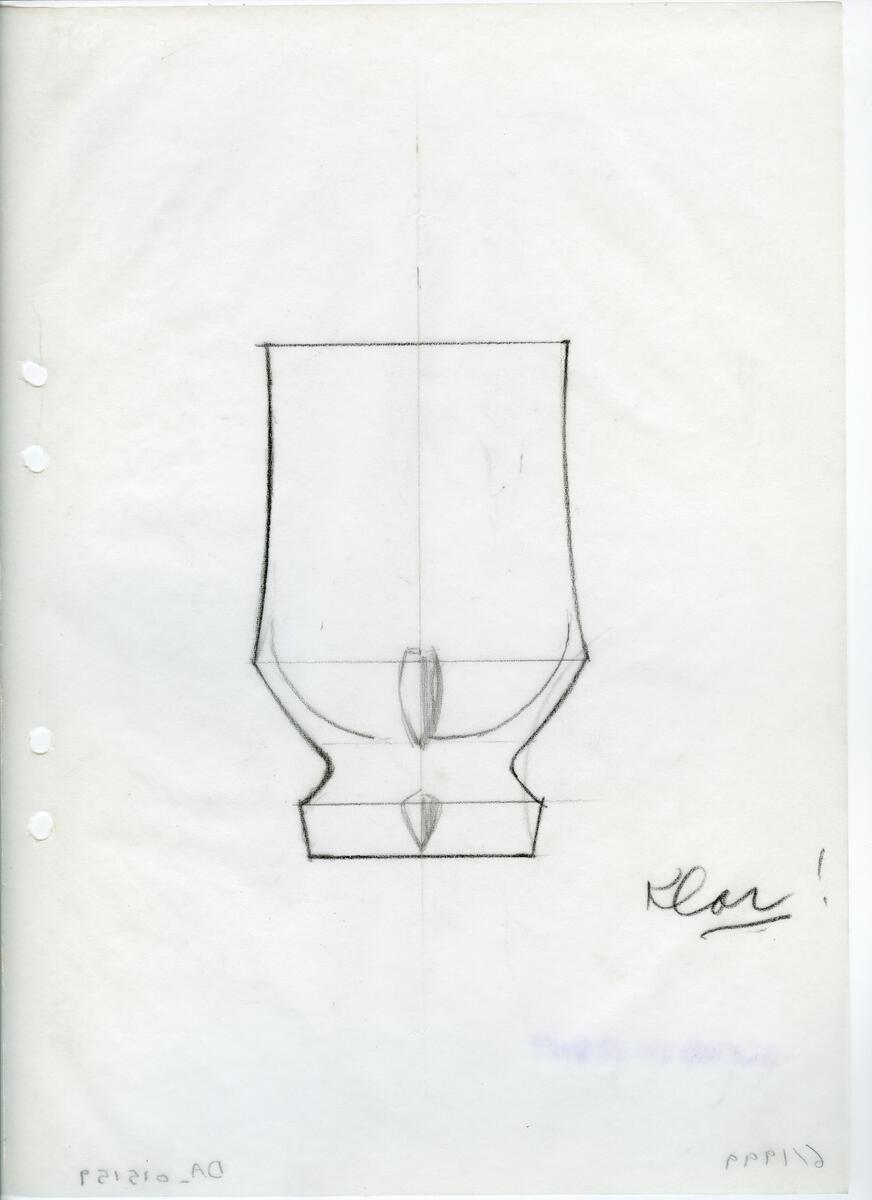 Materialet innehåller skisser till vaser, kannor, servisglas, snäckor, ishinkar, gravyrer m.m. . Det ingår även handlingar och korrespondens angående produkter och utbyte av ideér med olika uppdragsgivare och företag.