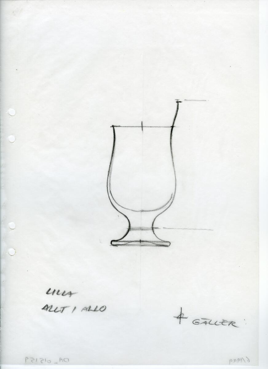 Materialet innehåller skisser till vaser, kannor, servisglas, snäckor, ishinkar, gravyrer m.m. . Det ingår även handlingar och korrespondens angående produkter och utbyte av ideér med olika uppdragsgivare och företag.