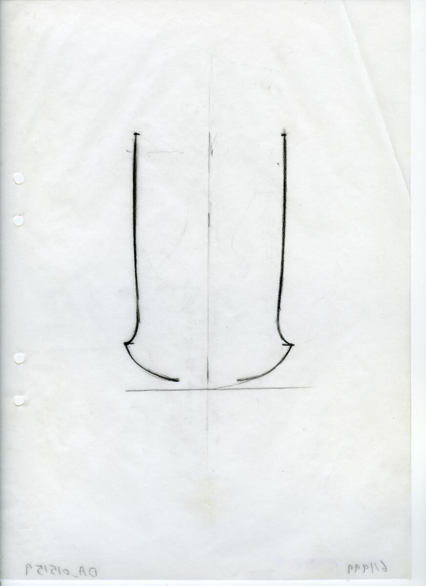 Materialet innehåller skisser till vaser, kannor, servisglas, snäckor, ishinkar, gravyrer m.m. . Det ingår även handlingar och korrespondens angående produkter och utbyte av ideér med olika uppdragsgivare och företag.