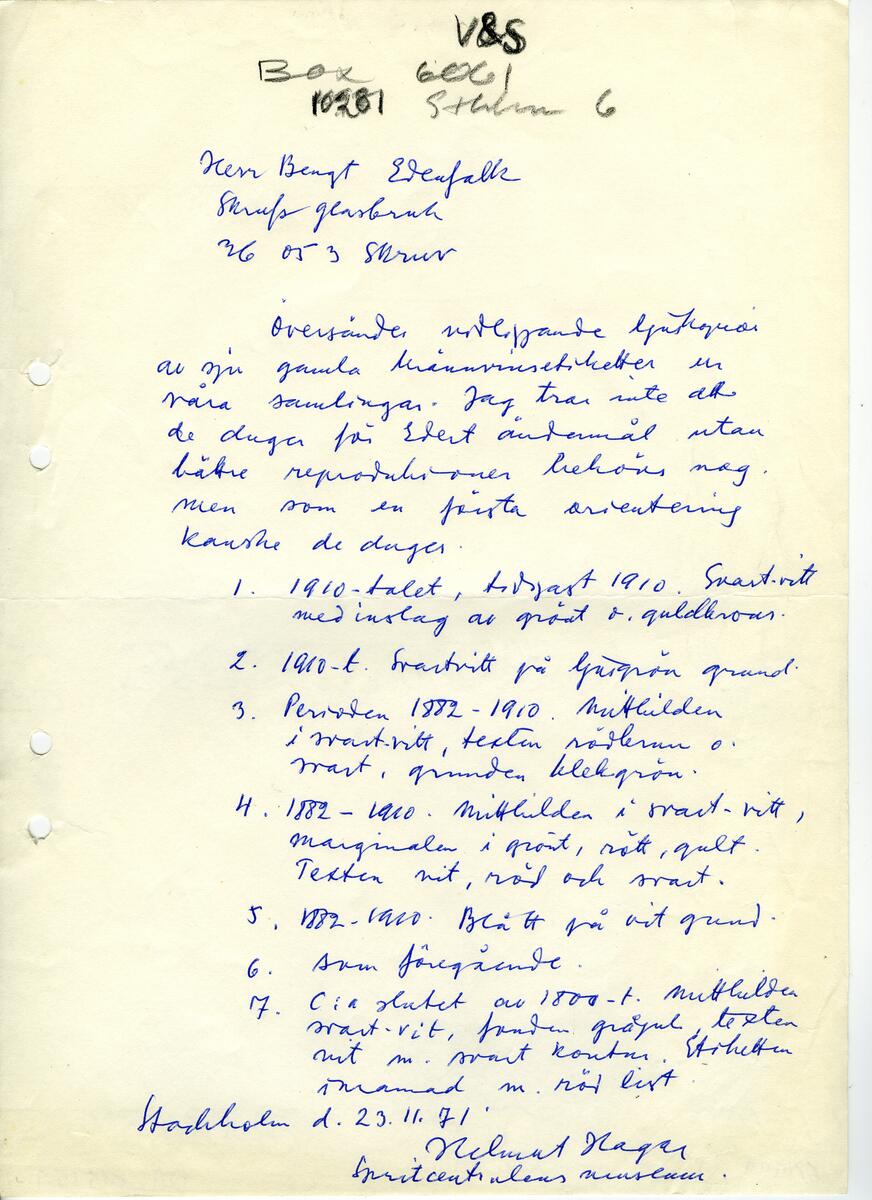 Materialet innehåller skisser till vaser, kannor, servisglas, snäckor, ishinkar, gravyrer m.m. . Det ingår även handlingar och korrespondens angående produkter och utbyte av ideér med olika uppdragsgivare och företag.