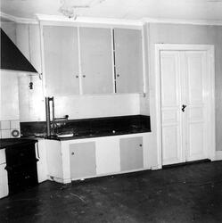 Köksinteriör. Norra Kyrkogatan 16, i trappa till vänster set