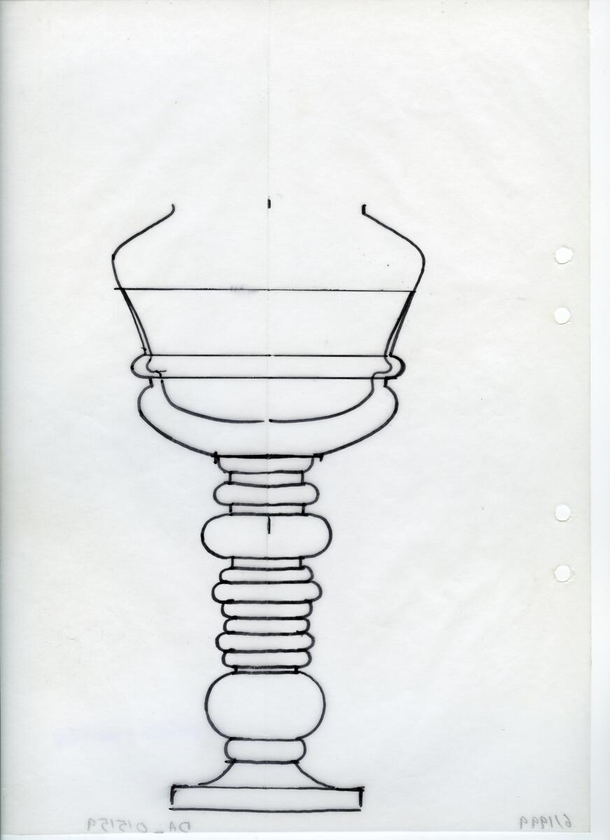 Materialet innehåller skisser till vaser, kannor, servisglas, snäckor, ishinkar, gravyrer m.m. . Det ingår även handlingar och korrespondens angående produkter och utbyte av ideér med olika uppdragsgivare och företag.