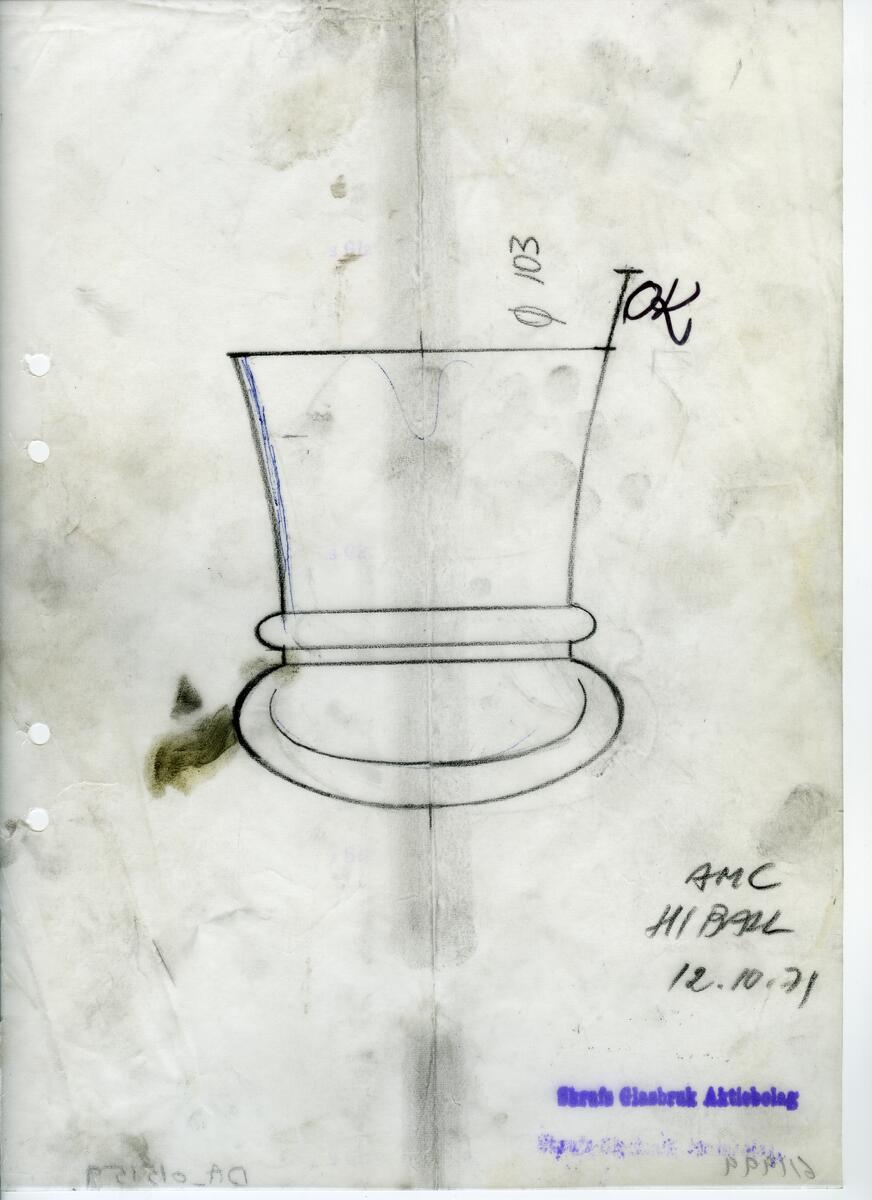 Materialet innehåller skisser till vaser, kannor, servisglas, snäckor, ishinkar, gravyrer m.m. . Det ingår även handlingar och korrespondens angående produkter och utbyte av ideér med olika uppdragsgivare och företag.
