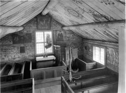 Nätra fiskekapell timrat, panelklätt och rödmålat. Friståend