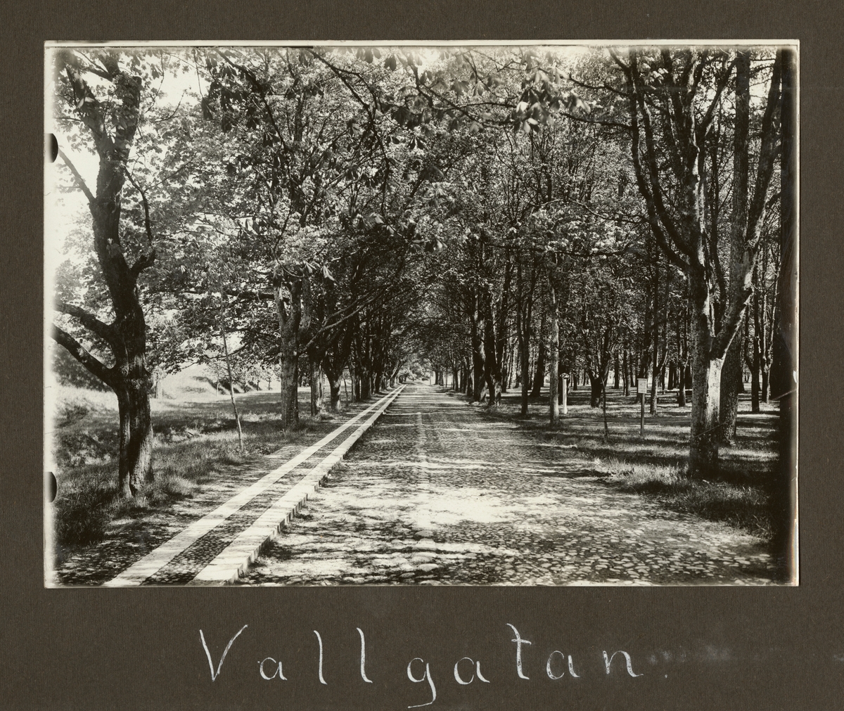 Text i fotoalbum: "Vallgatan".