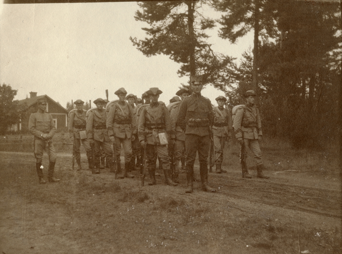 Text i fotoalbum: "Marsch runt Kyrksjön. Marschfärdiga".