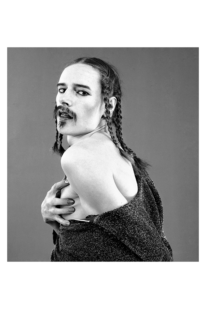 Pin Downs (Mai) [Fotografi]