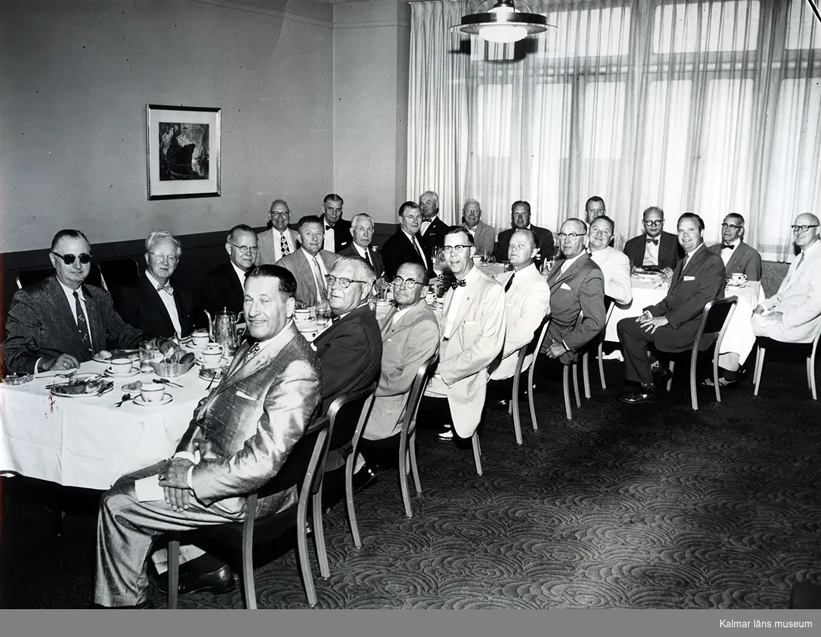 Svenska Klubben i Los Angeles runt en lunch.