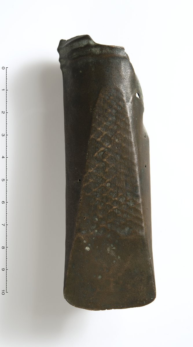 B 11805 Holkøks (celt) av bronse, yngre bronsealder