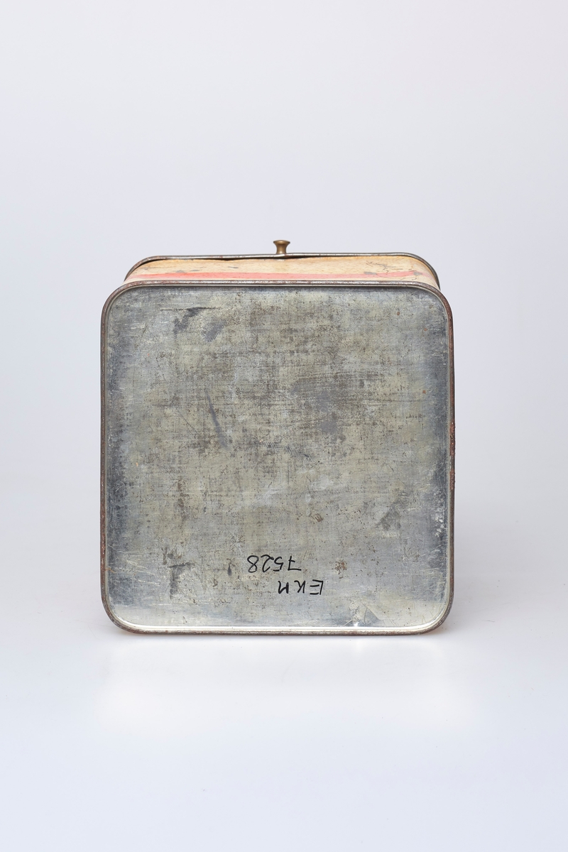 Kvadratisk blikkboks med hengslet lokk, brukt til oppbevaring og salg av Mustad margarin.