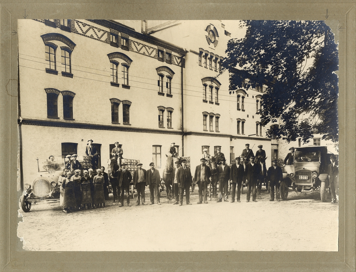 Chefer och personal vid Kristinebergs bryggeri, Växjö ca 1925.