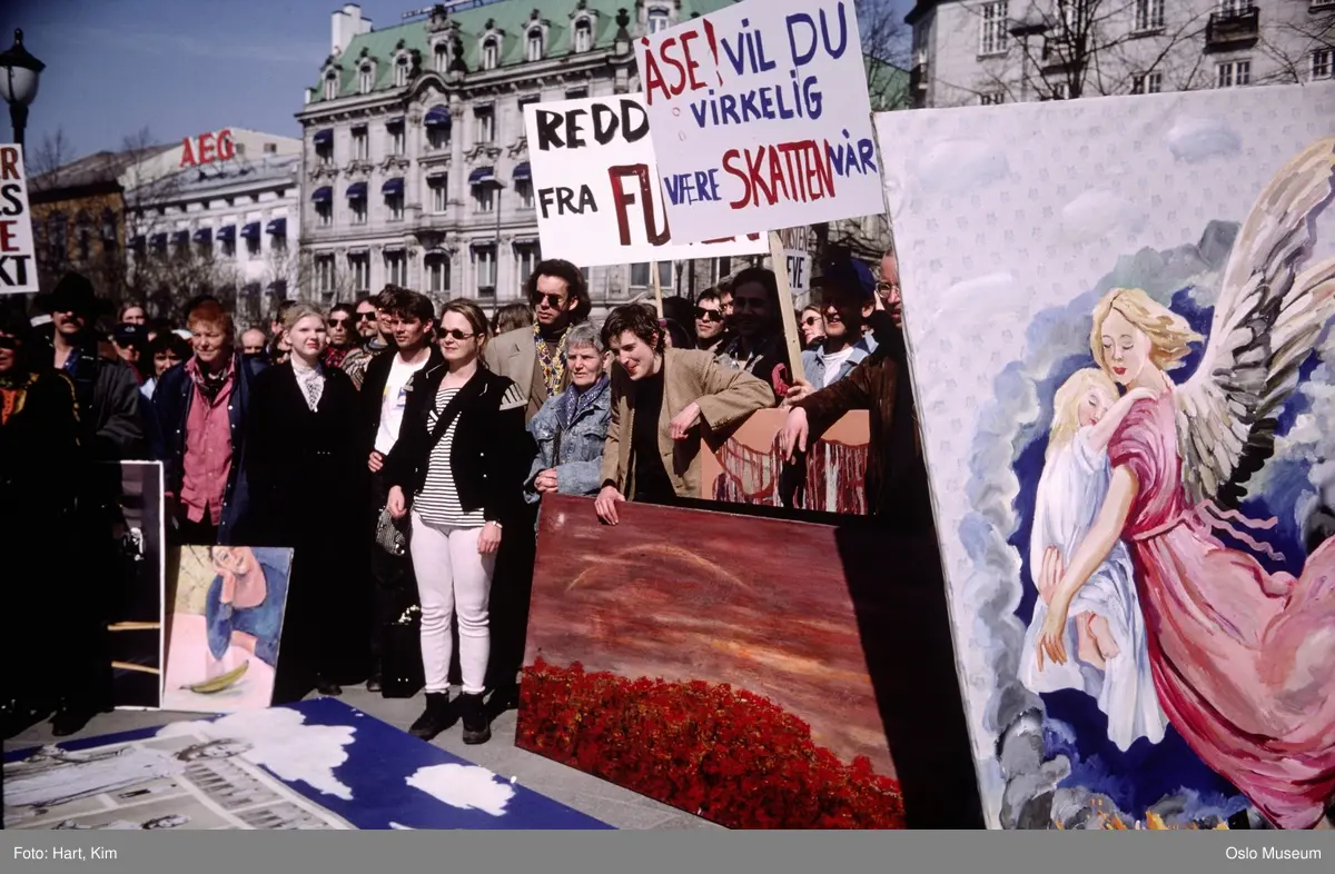 kunstnerdemonstrasjon, kvinner, menn, billedkunstnere, paroler, malerier, Grand Hotel, Hotel Nobel, forretningsgårder