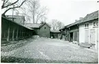 Gårdsinteriör, med förstall, Stora gatan-Hållgatan i Västerås. 1936.