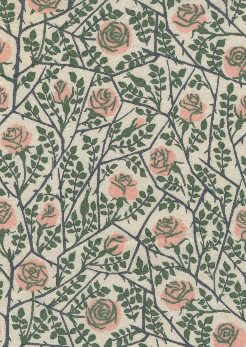 Naturfärgad botten med ett nätverk av laxrosa rosor och rosknoppar, blad och grenverk i två nyanser grönt, 24x17 cm. Ljusblå botten med ceriserosa blommor och mörkblå kvistar och mörkgröna blad, 14x85 cm.