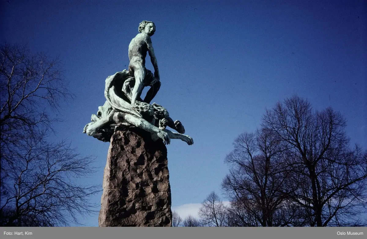 park, skulptur, sokkel, trær