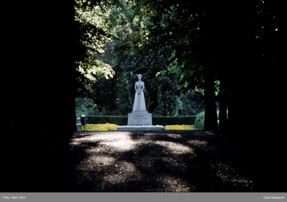 park, allé, portrettstatue