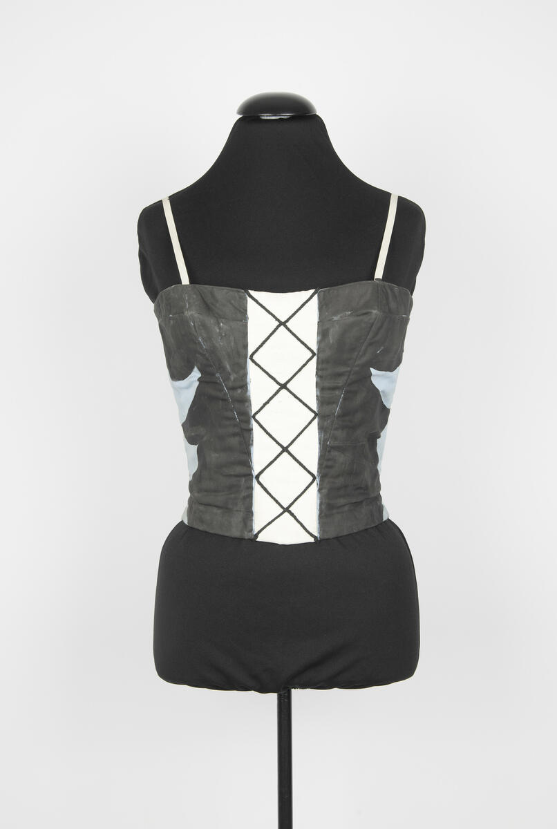 Korsett använd i uppsättningen "Den trekantiga hatten".