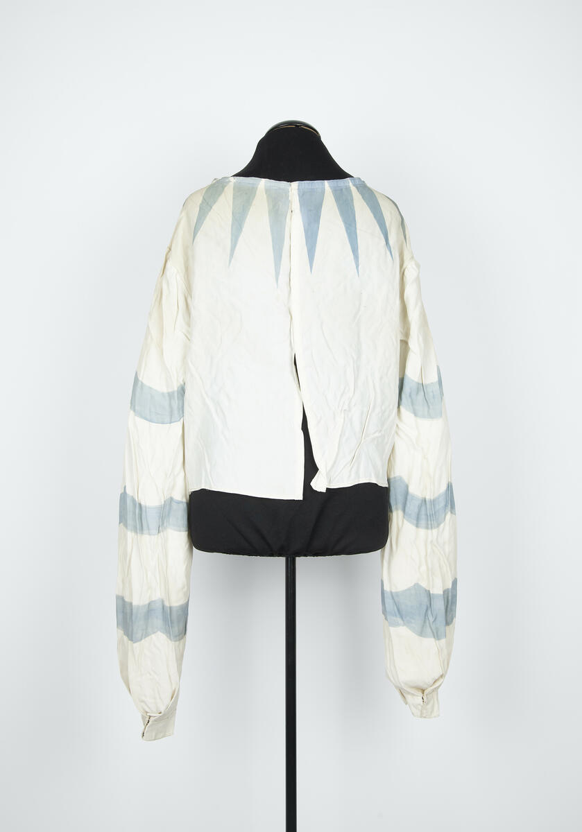 Blus använd i uppsättningen "Den trekantiga hatten".