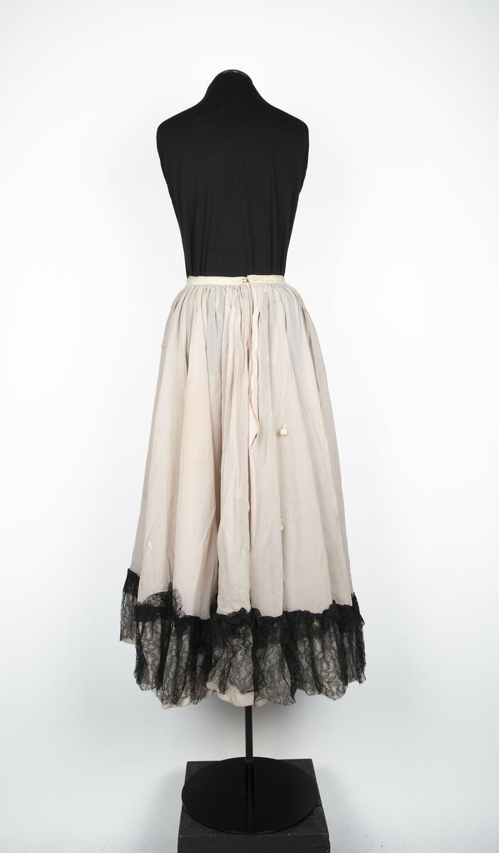 Kjol använd i uppsättningen "Den trekantiga hatten".