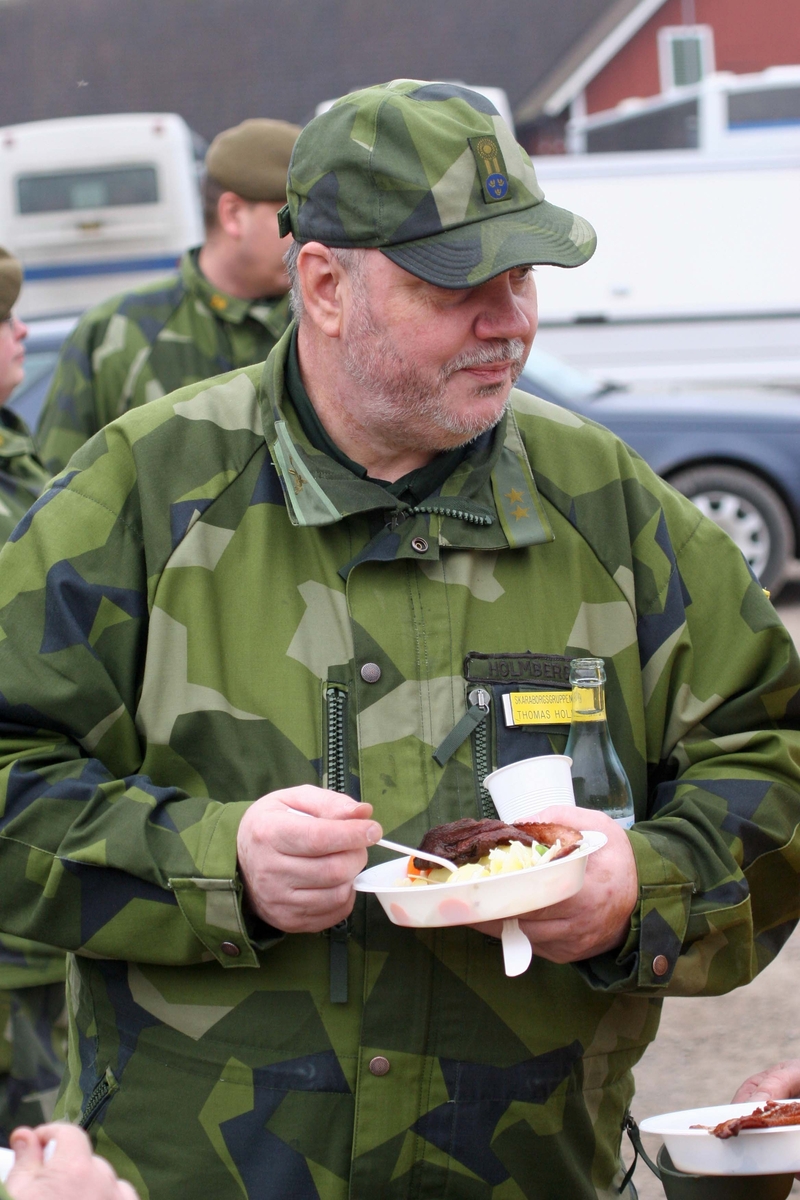 H M Konungen och Rikshemvärnschefens inspektion av Hemvärnet i Skaraborg 2007-10-27. Löjtnant Thomas Holmberg, Skaraborgsgruppen.