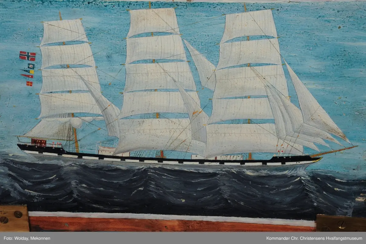 Seilskutemotiv på innsiden av lokket 