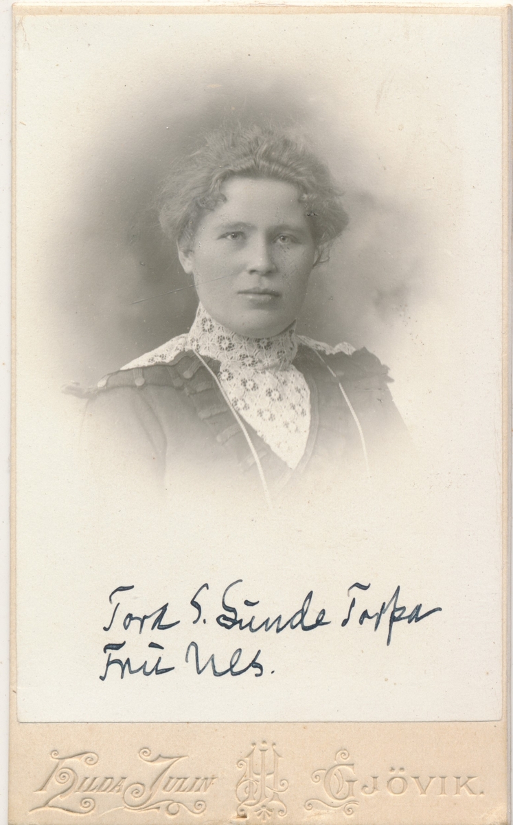 Tora S. Lunde, Torpa
Fru Nes