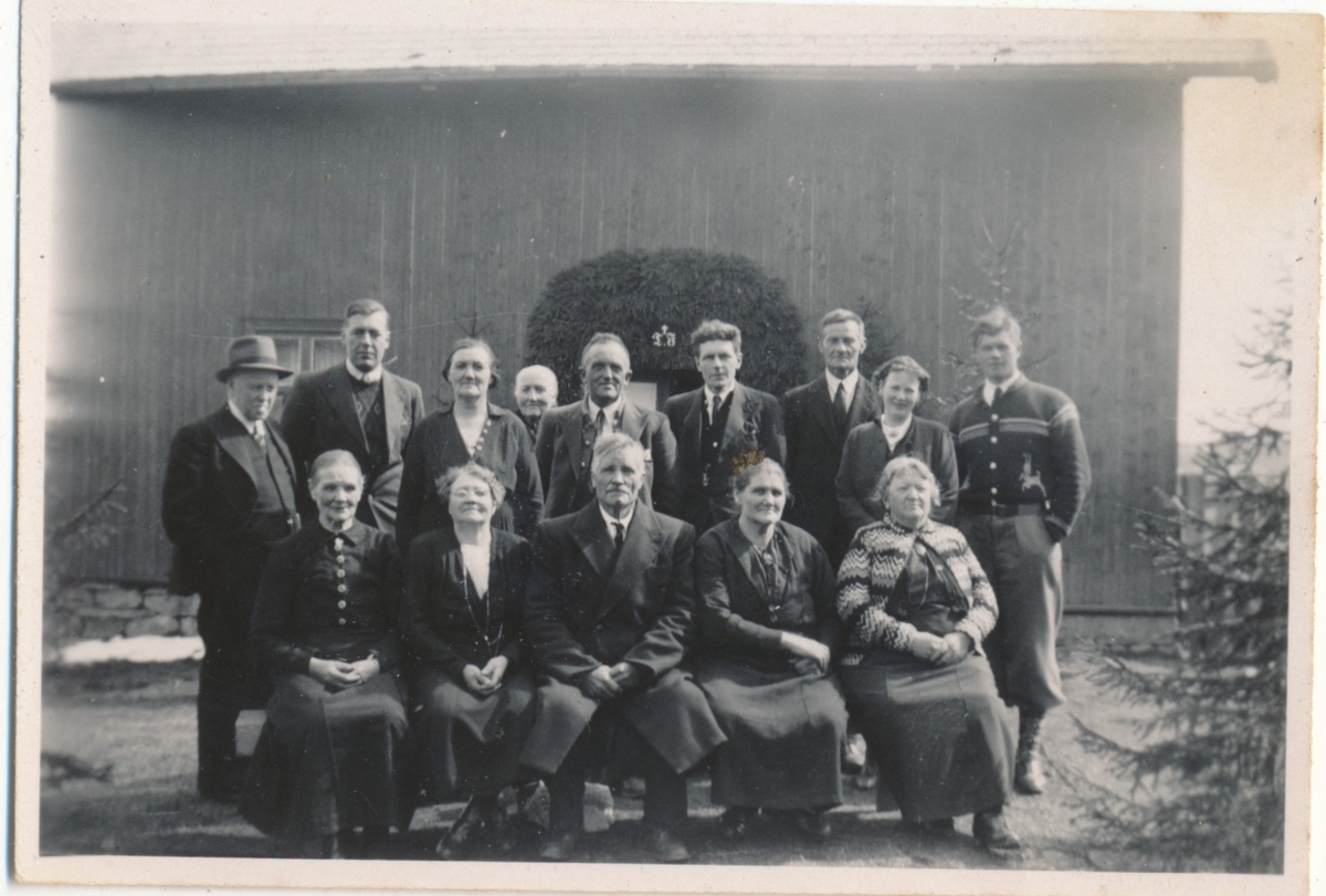 Tonetta Finstuens begravelse 1952

I andre rekke, ukjent, Ingeborg Bergseng, Toralf Bergseng