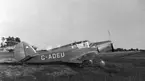 Brittiskt flygplan Percival D-3 Gull Six, märkt G-ADEU vid mellanlandning på Malmen. Troligen år 1936 i samband med Internationella luftfartsutställningen i Stockholm, ILIS, 1936.