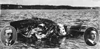 Porträtt av två ej identifierade män, infällda i bild av flygplan som havererat i vatten. 1920-tal.