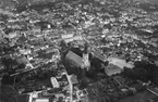 Flygfotografi av Linköping från nordväst, 1920-tal. Domkyrkan i mitten.