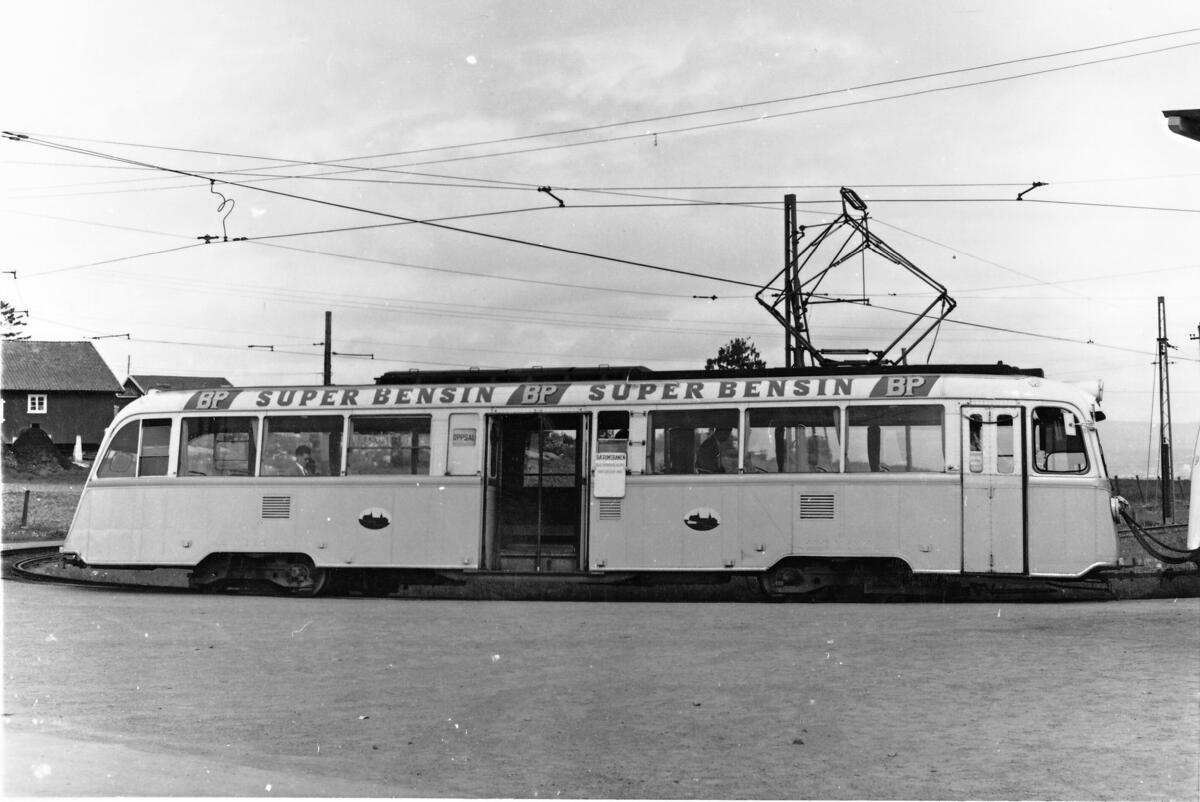 Oslo Sporveier, B1 193 i B-tog (bak), linje LØB, fotografert på Oppsal.