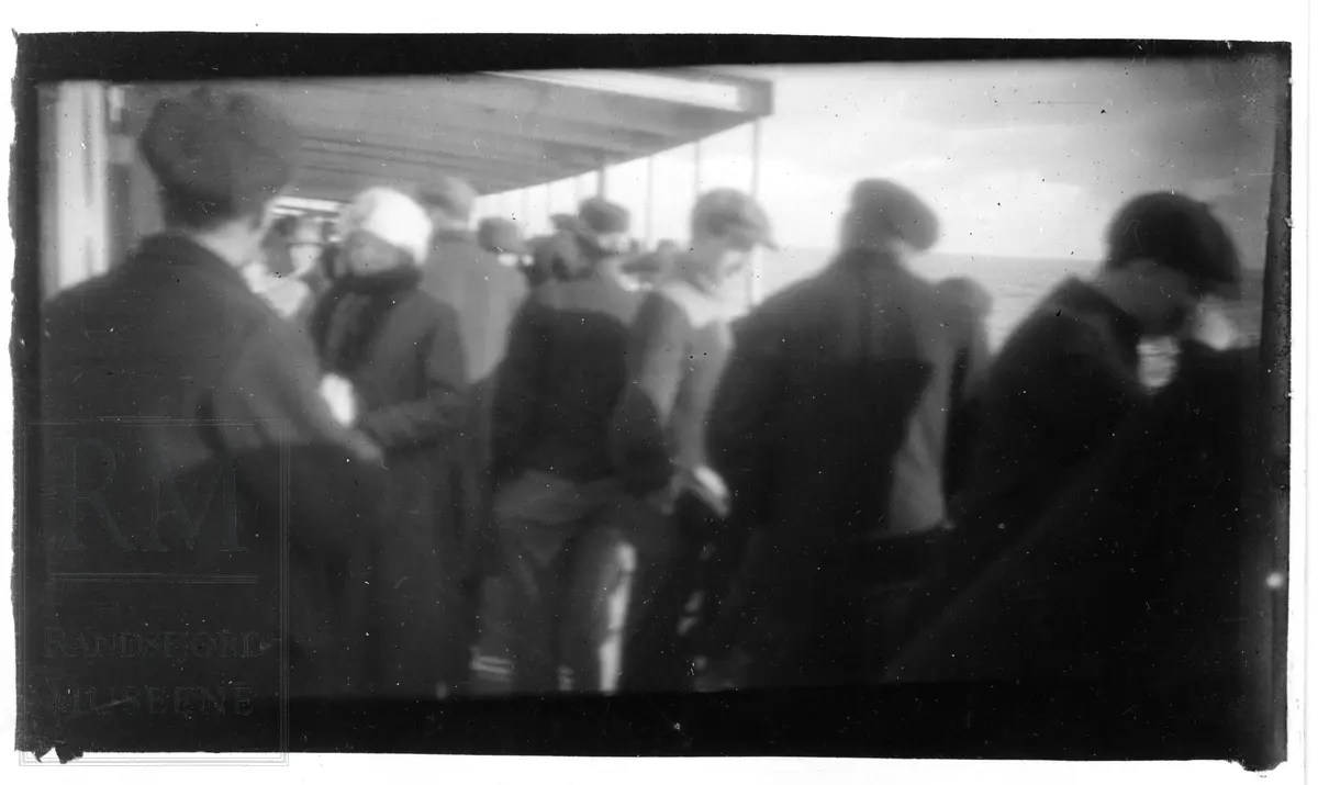 To foto tatt ombord i en passasjerbåt (Amerikabåt).