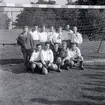 IFK Borgholm A-lag -62. Seger mot Trekanten 2-1. Gruppfoto framför fotbollsmålet.